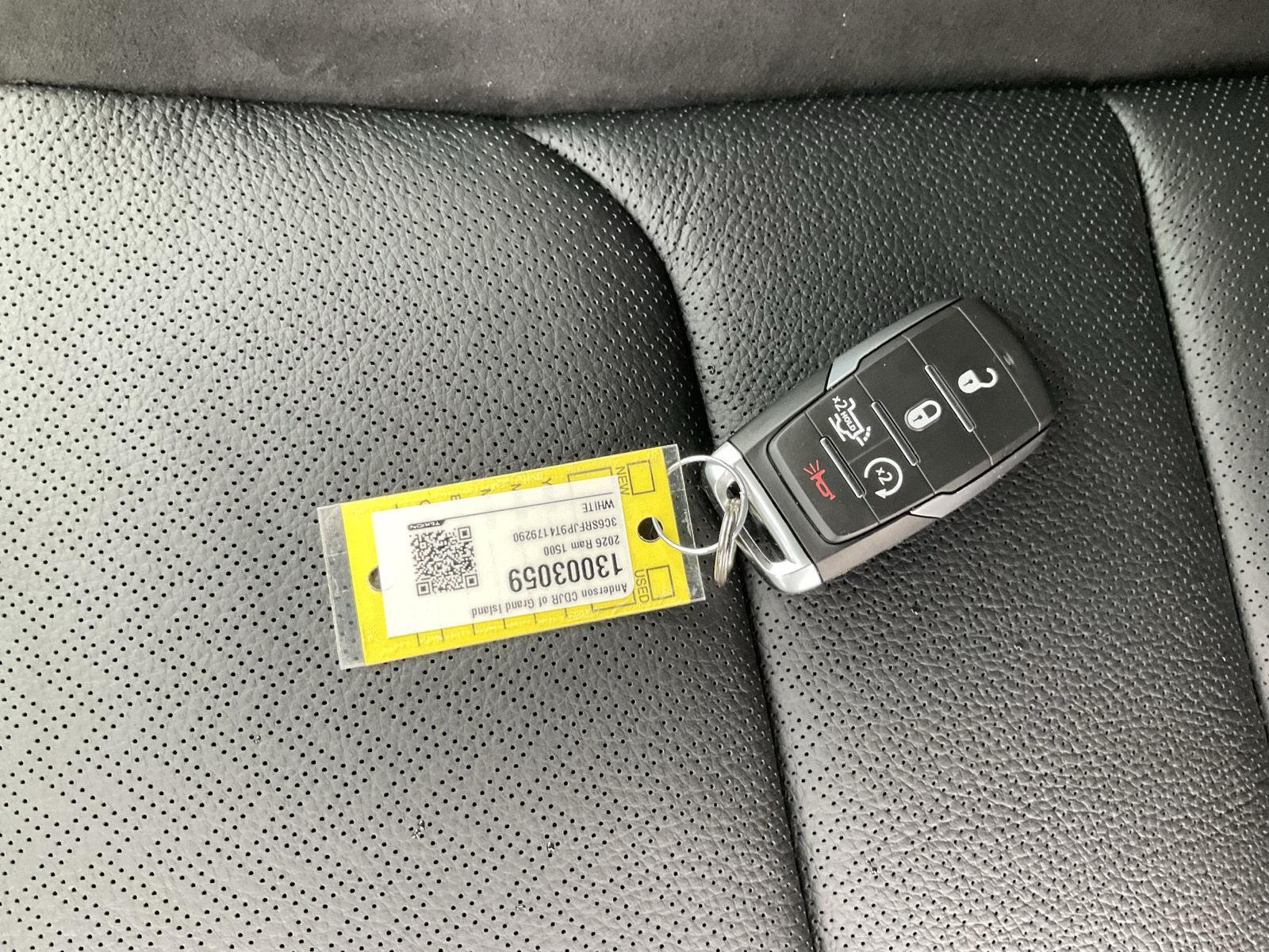 Vehicle photo 23