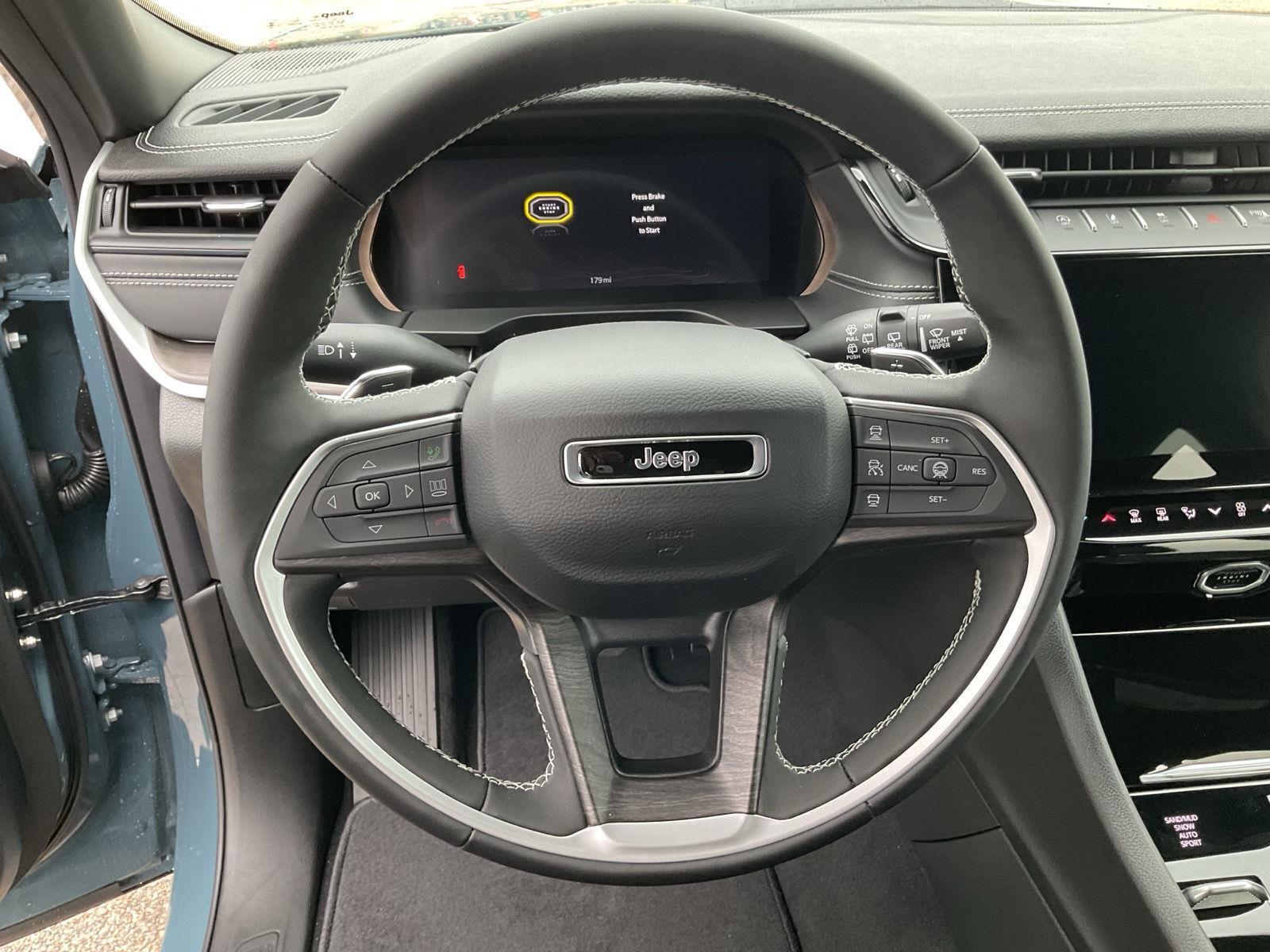 Vehicle photo 9