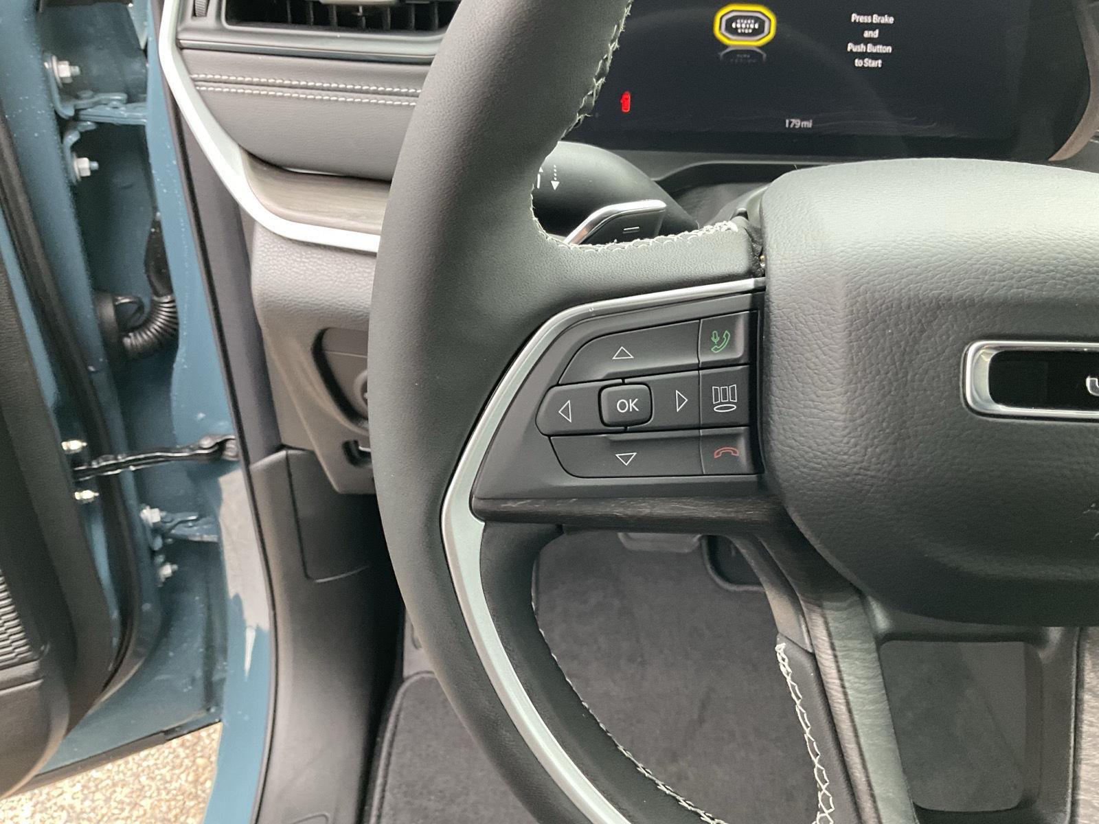 Vehicle photo 10