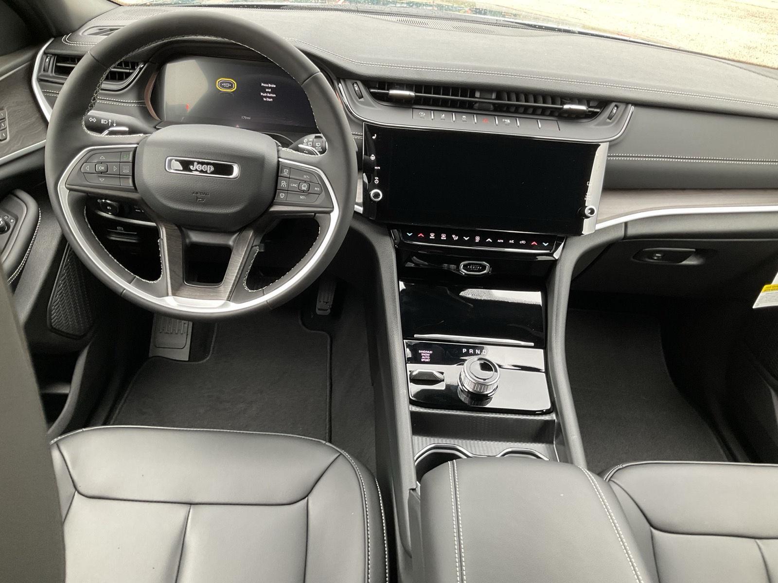 Vehicle photo 14
