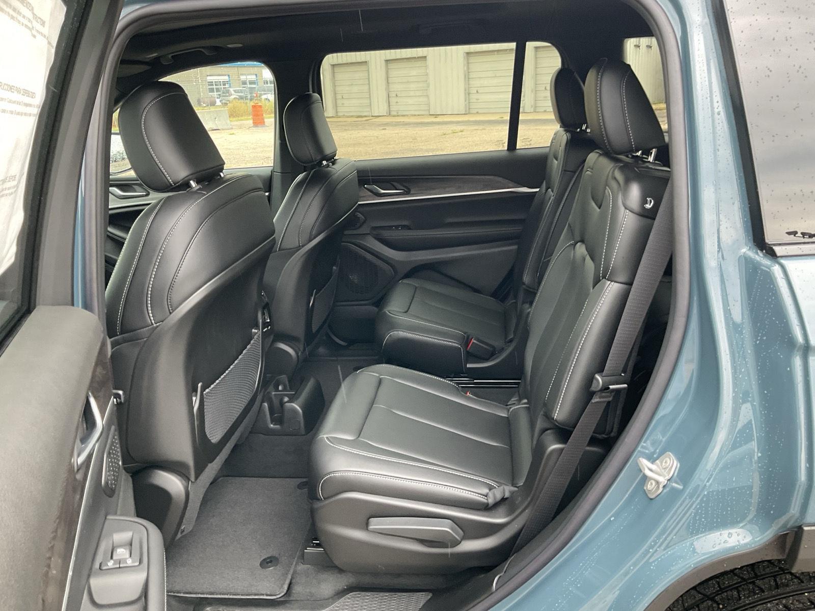Vehicle photo 15