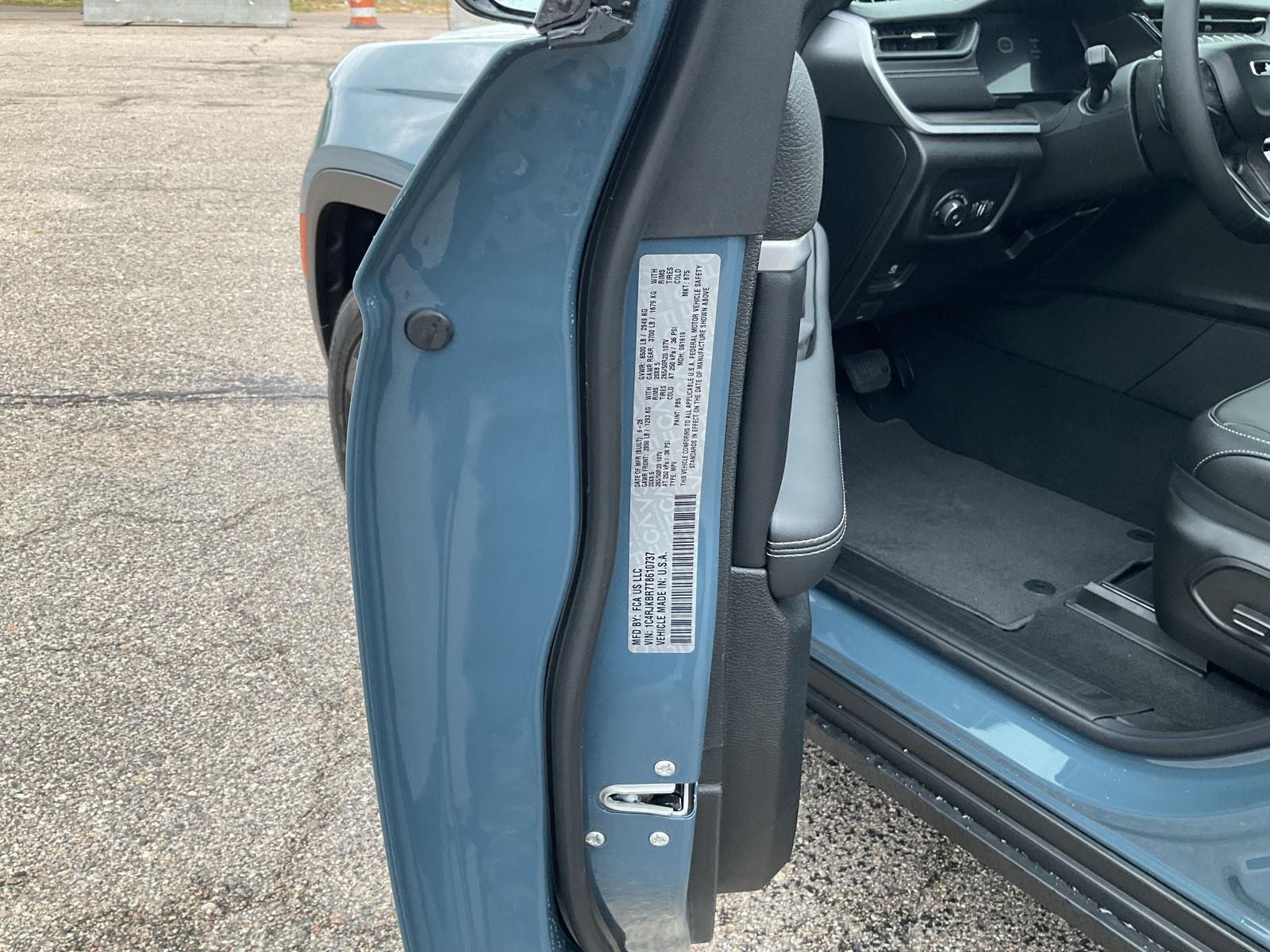 Vehicle photo 18