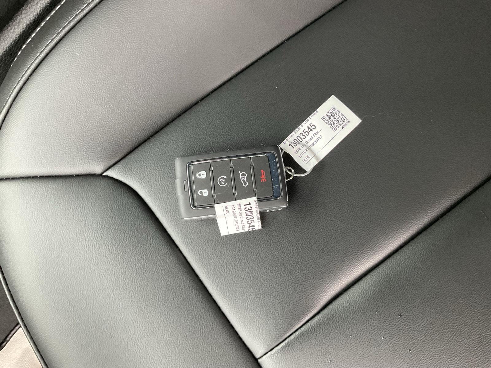 Vehicle photo 19