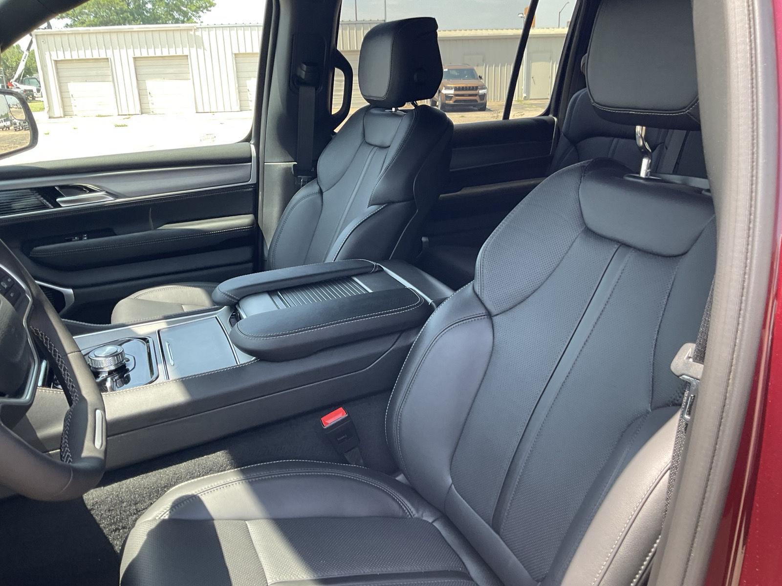 Vehicle photo 15