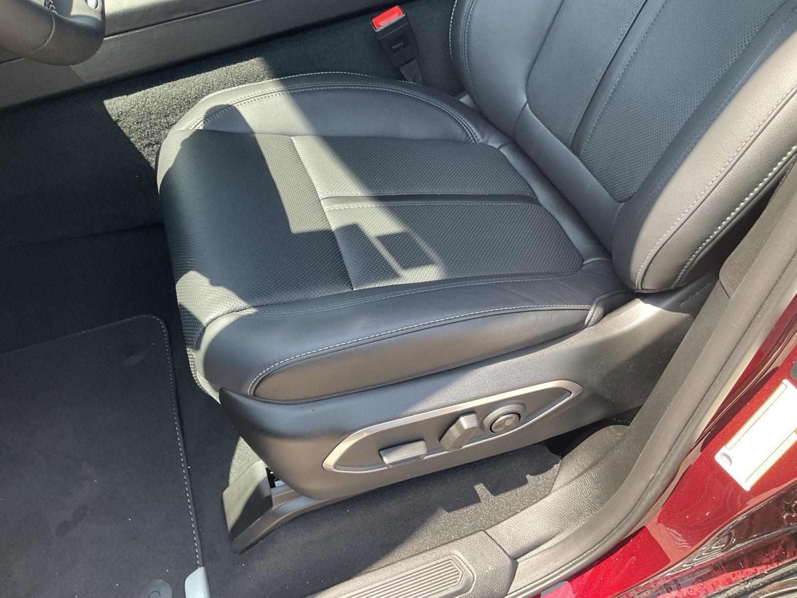 Vehicle photo 16