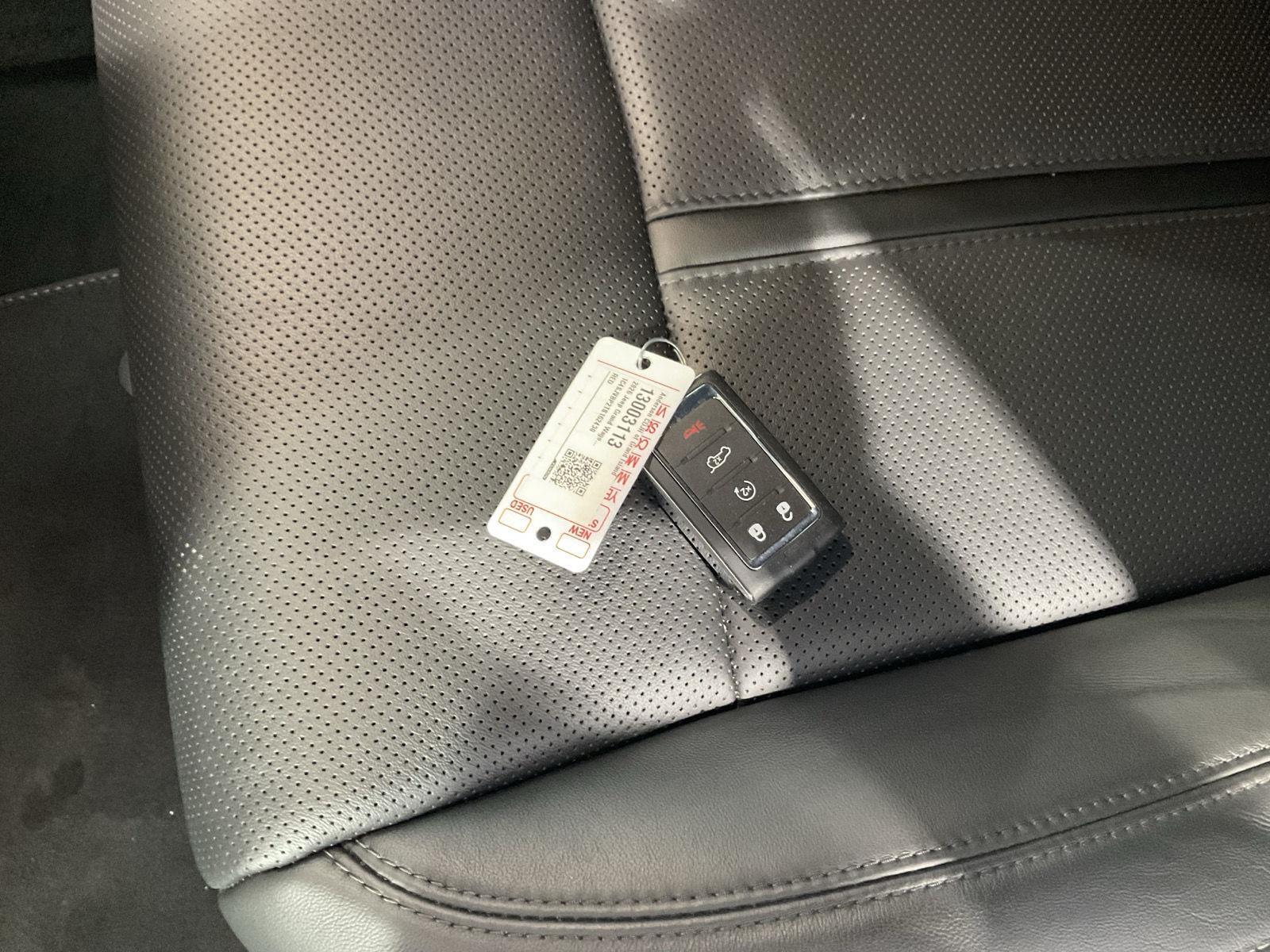 Vehicle photo 22