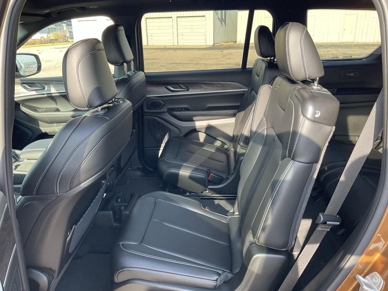 Vehicle photo 13