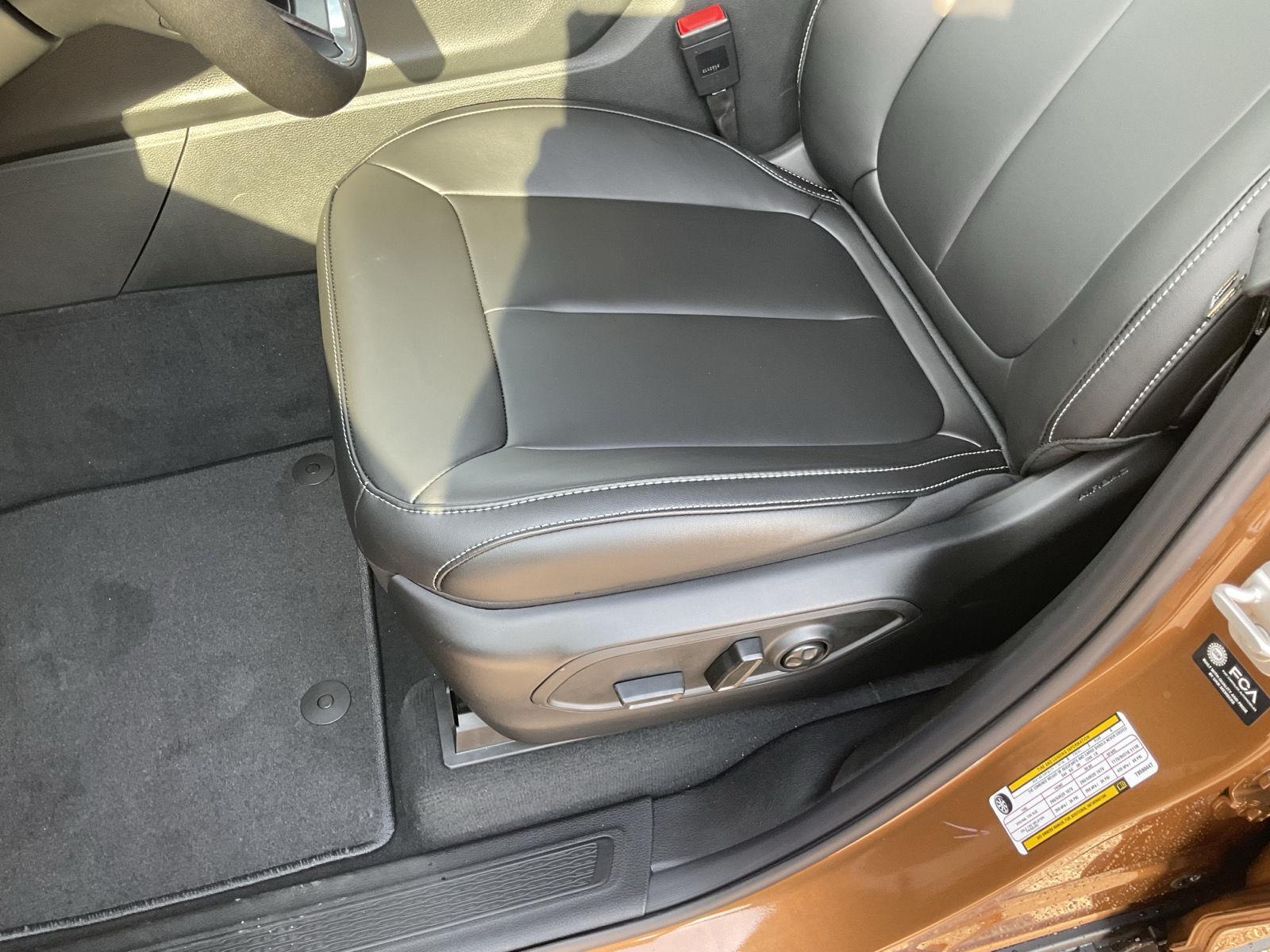 Vehicle photo 14