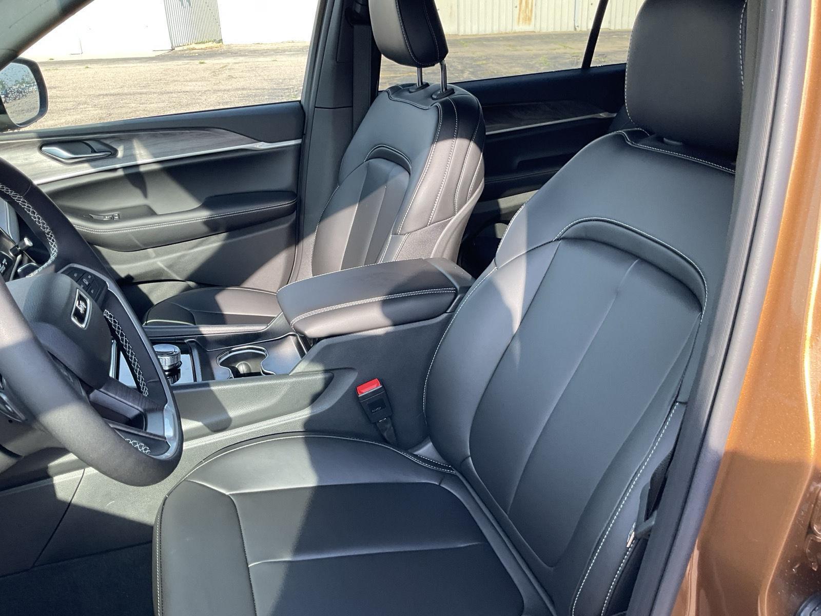 Vehicle photo 15