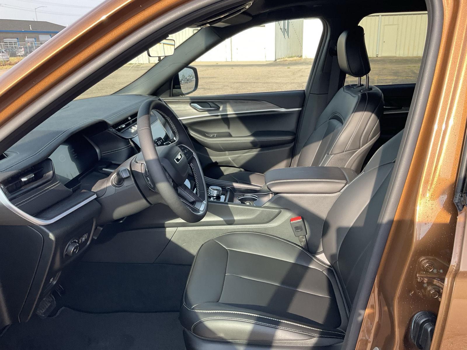 Vehicle photo 16