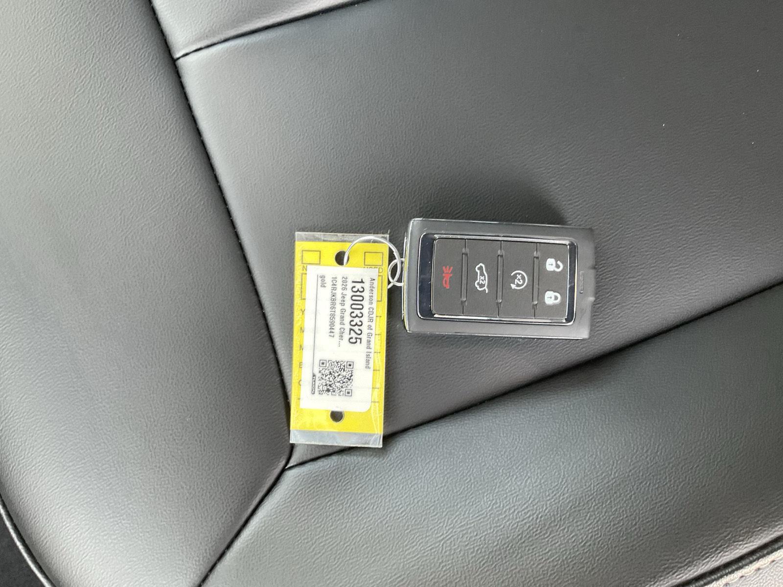 Vehicle photo 18