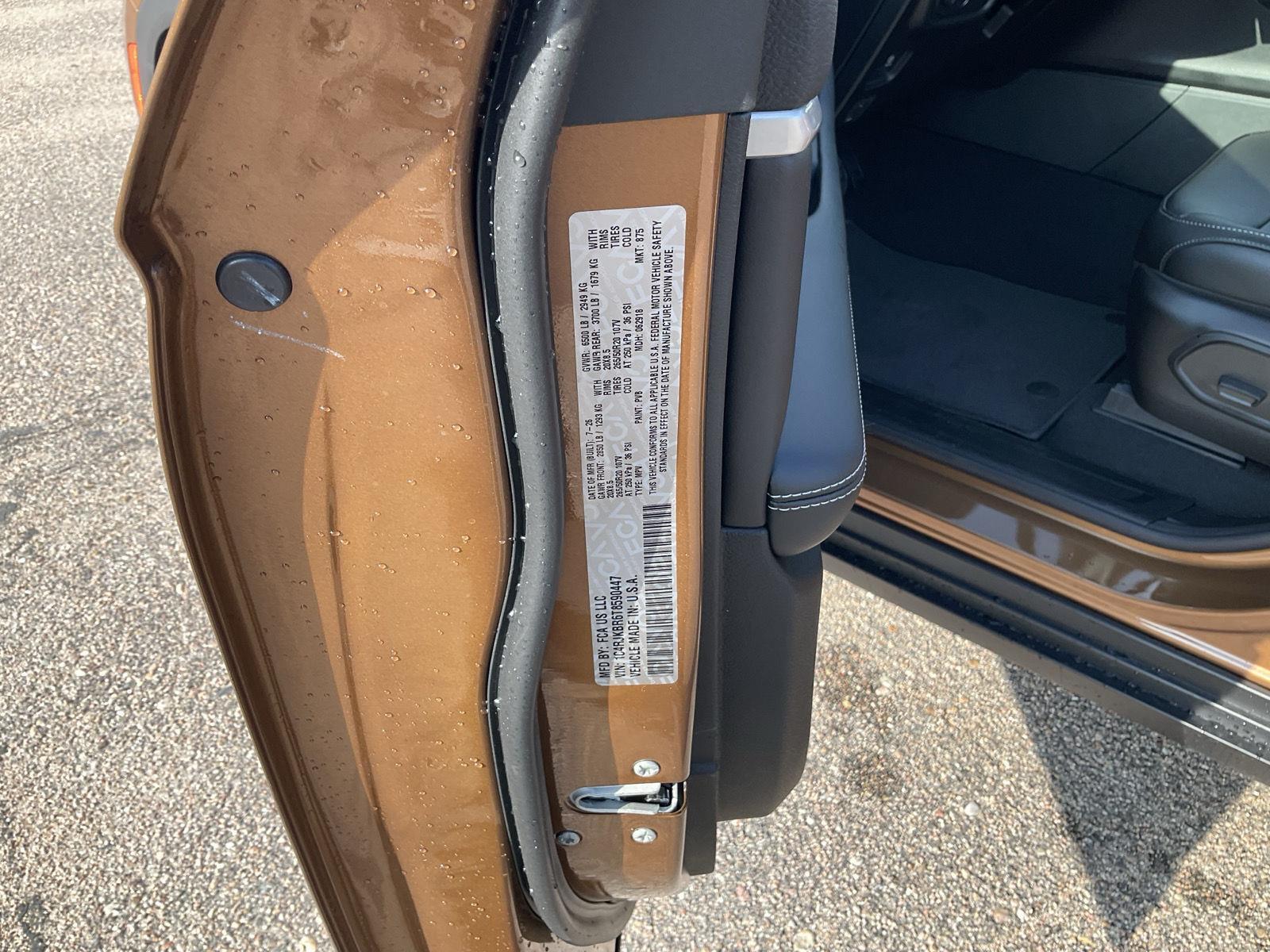 Vehicle photo 19