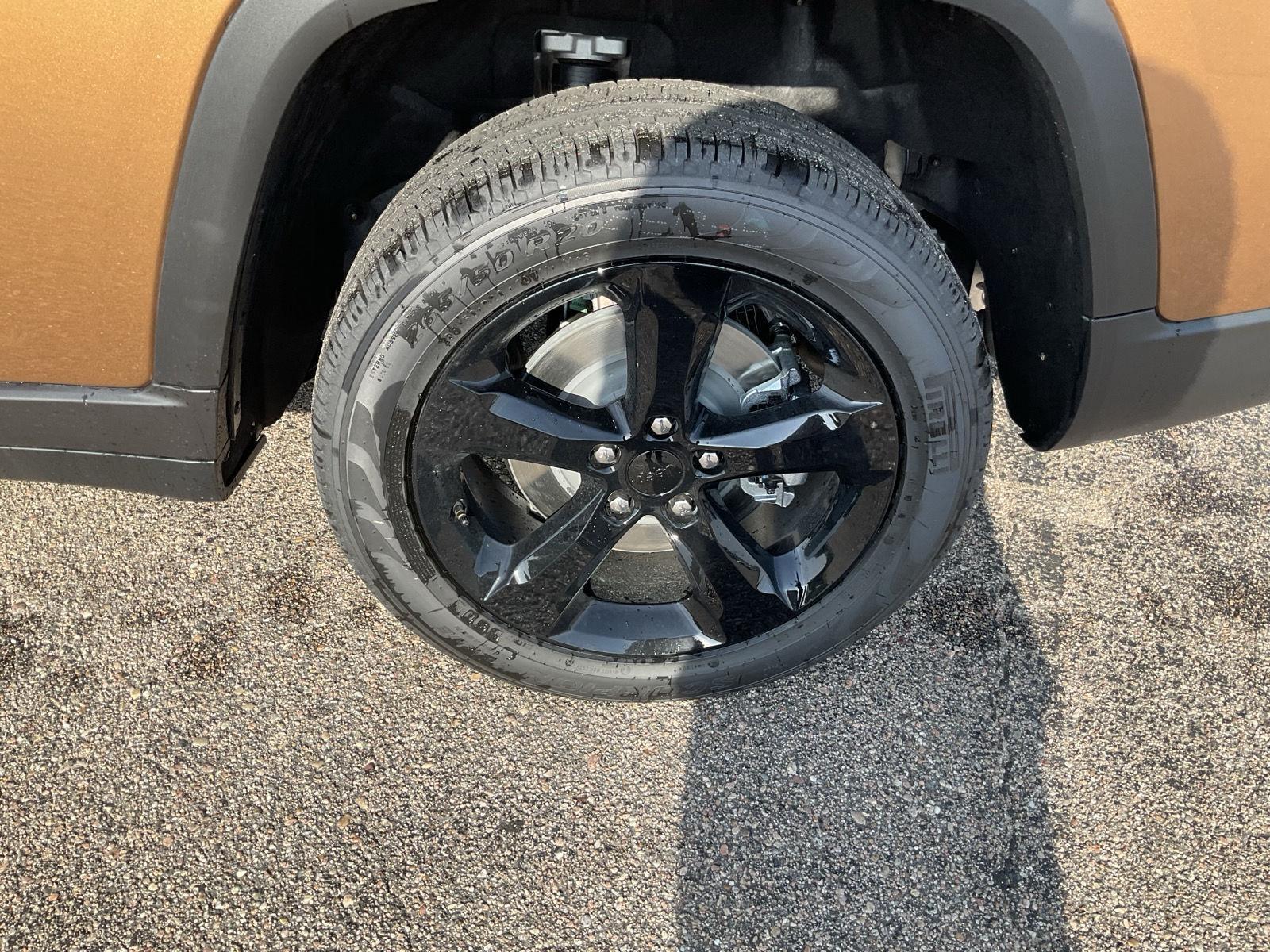 Vehicle photo 21