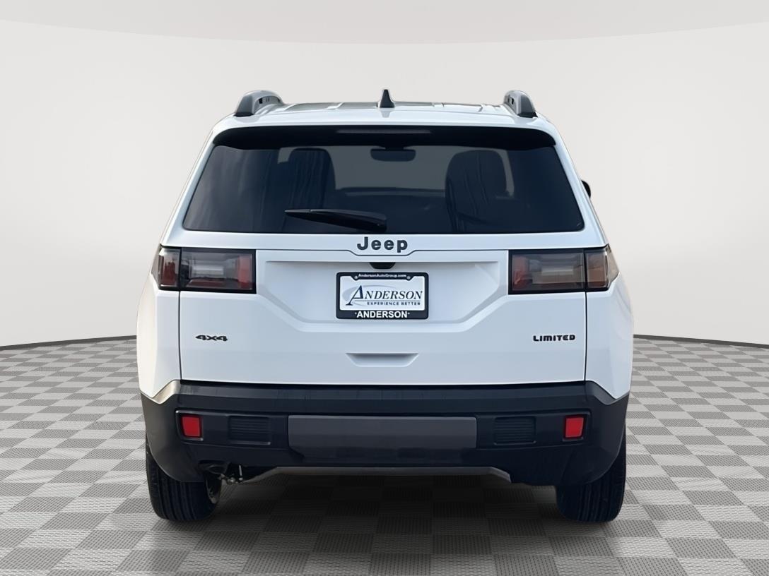 Vehicle photo 4