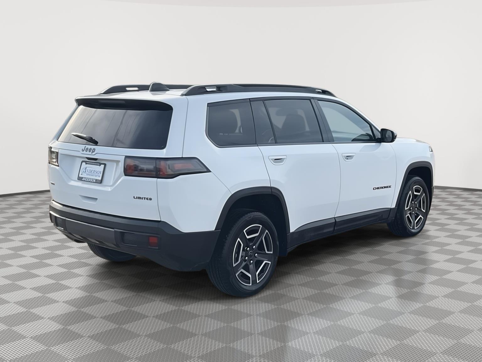 Vehicle photo 5