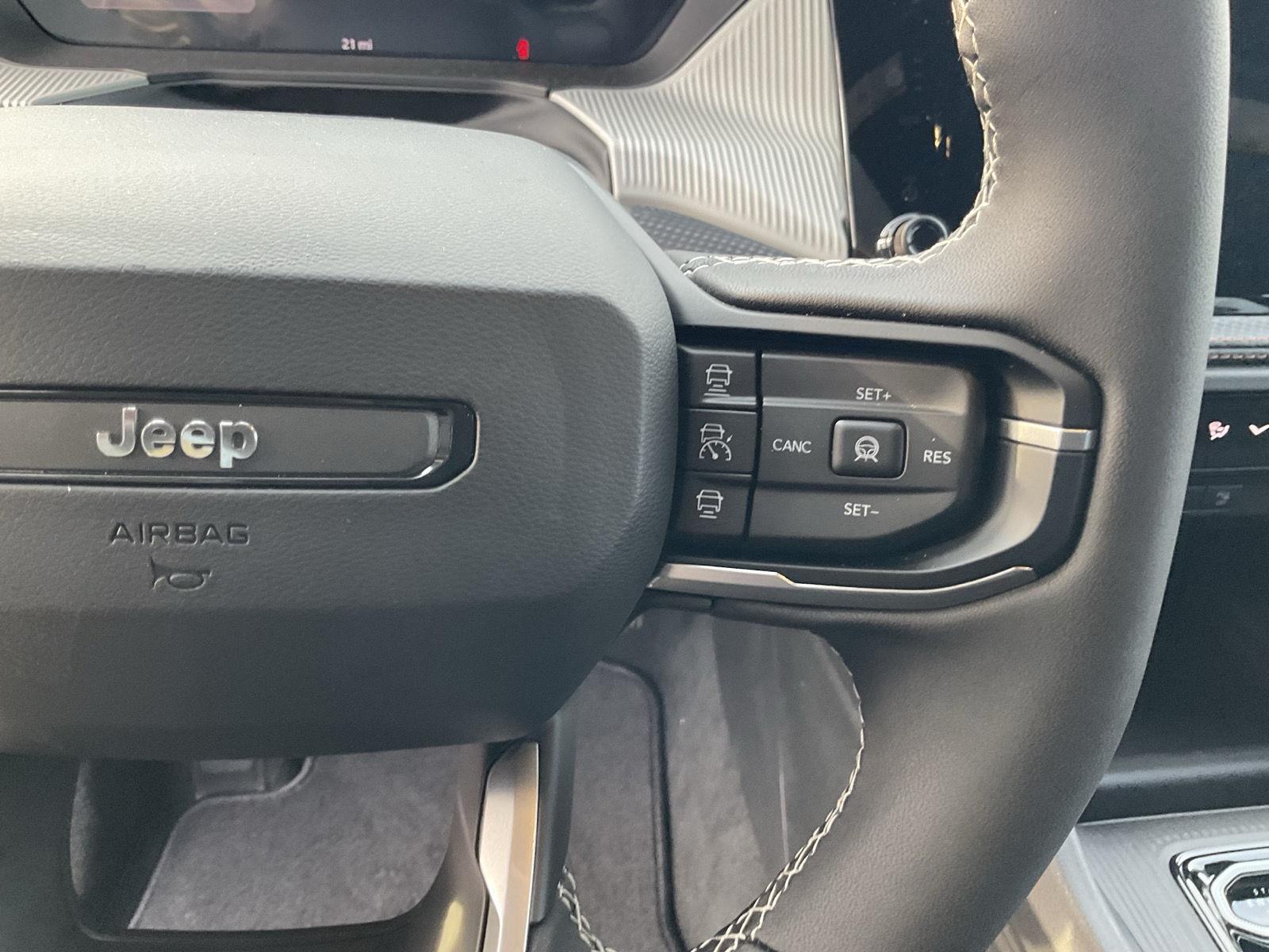 Vehicle photo 11