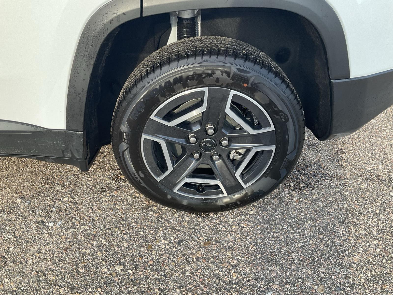 Vehicle photo 15