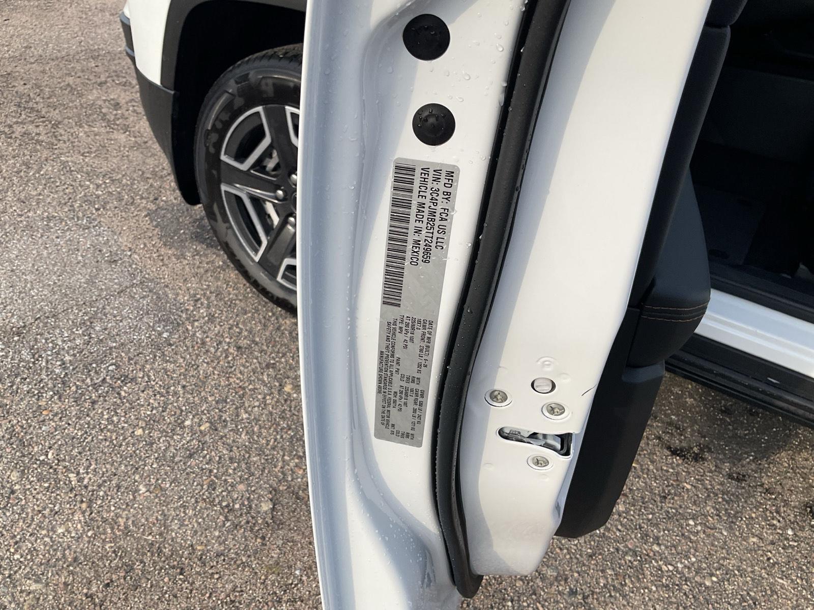 Vehicle photo 21
