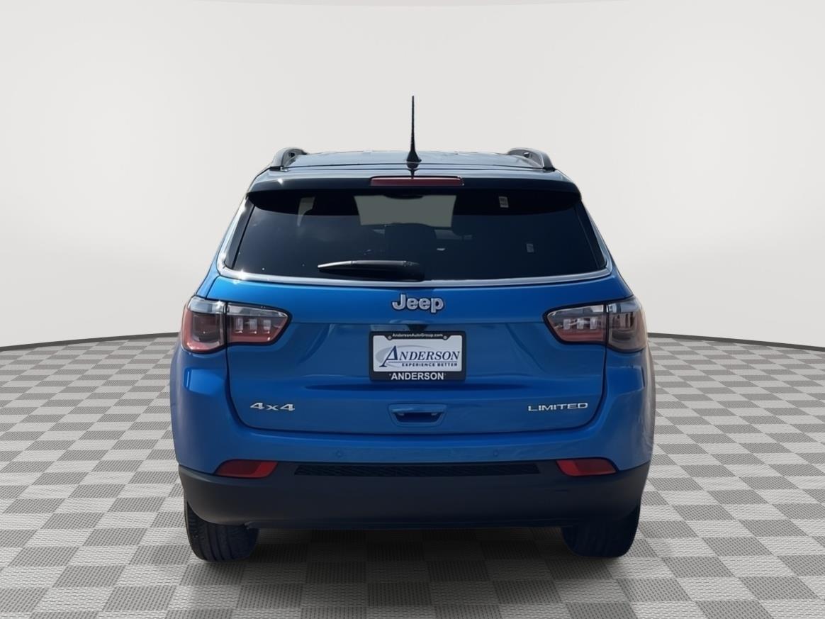 Vehicle photo 4