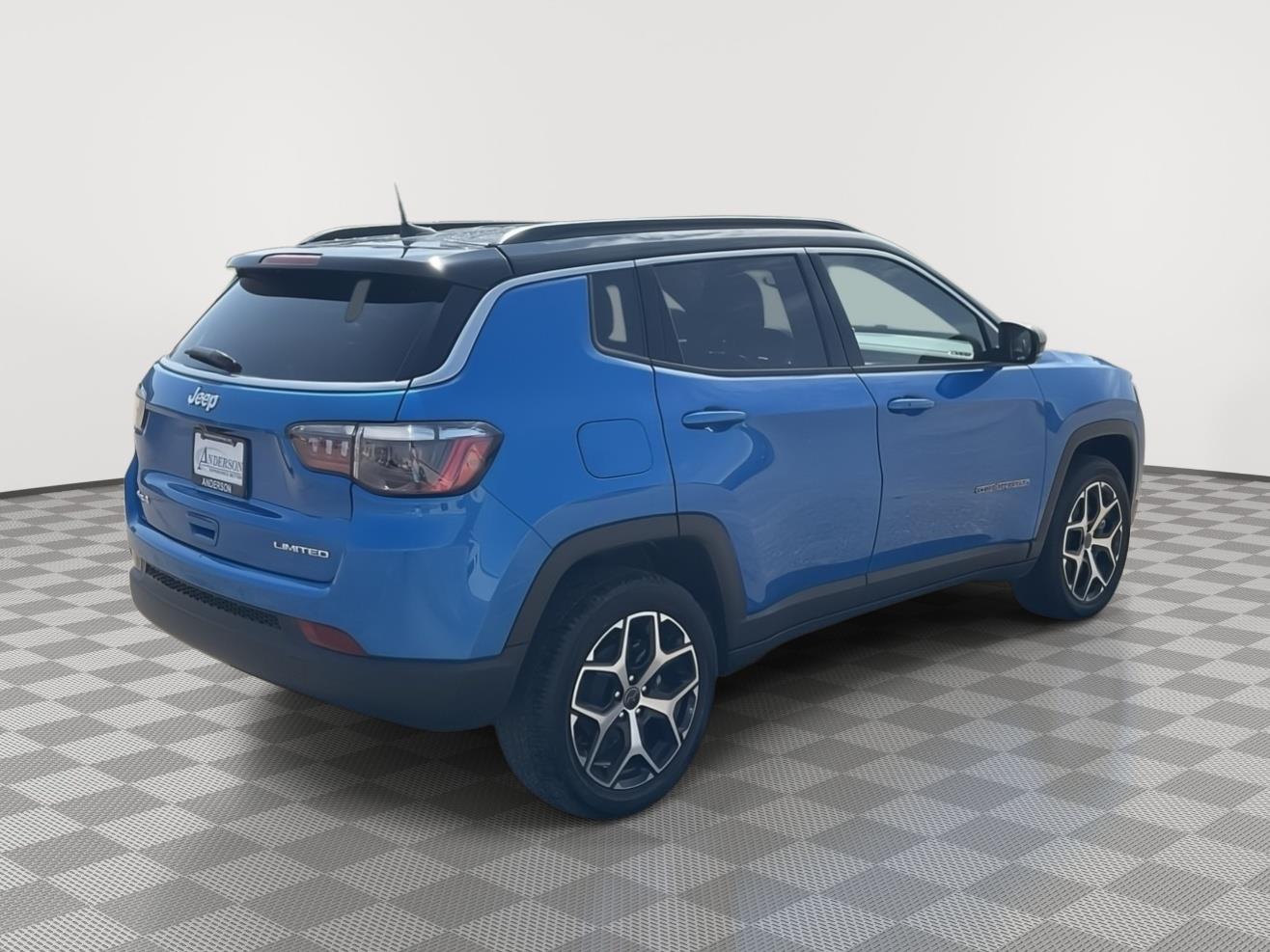 Vehicle photo 5