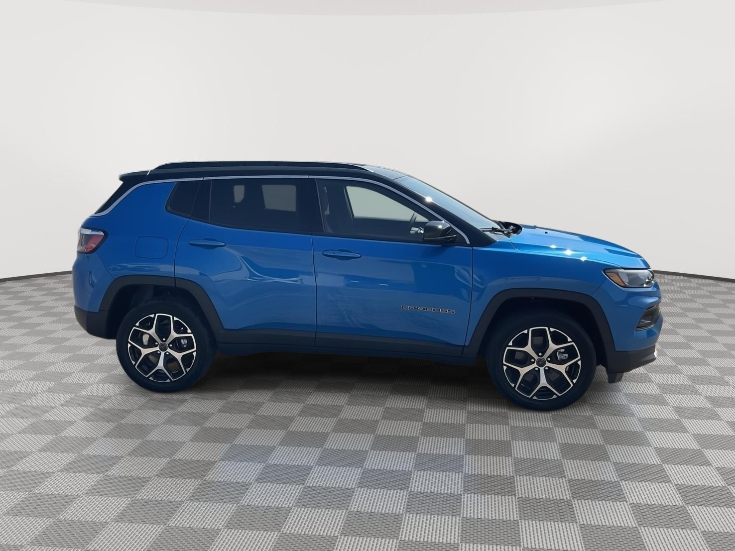 Vehicle photo 6