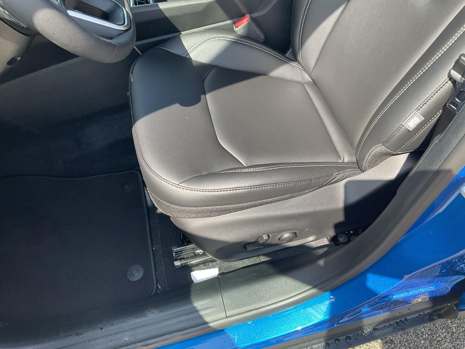 Vehicle photo 16