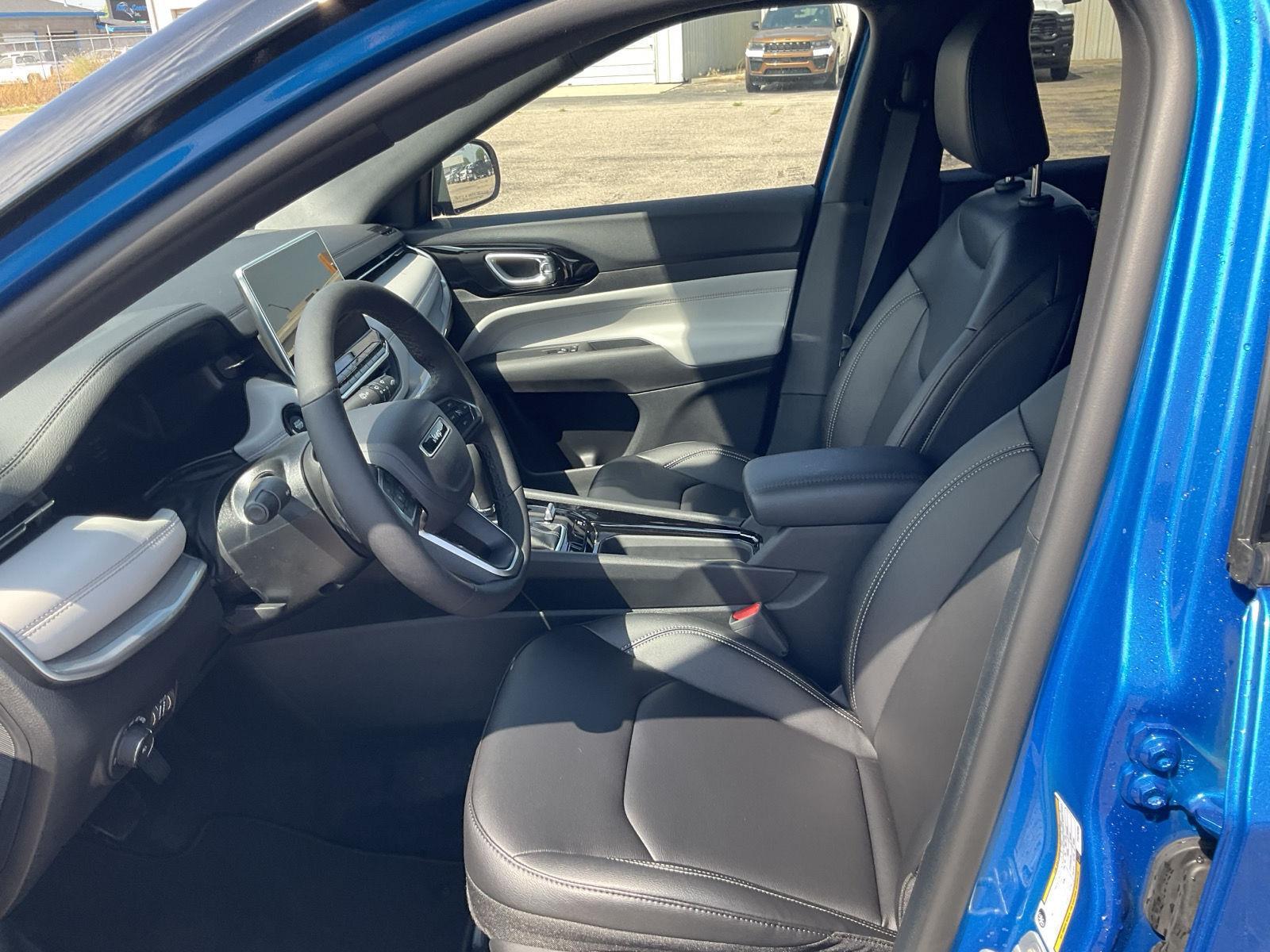 Vehicle photo 18