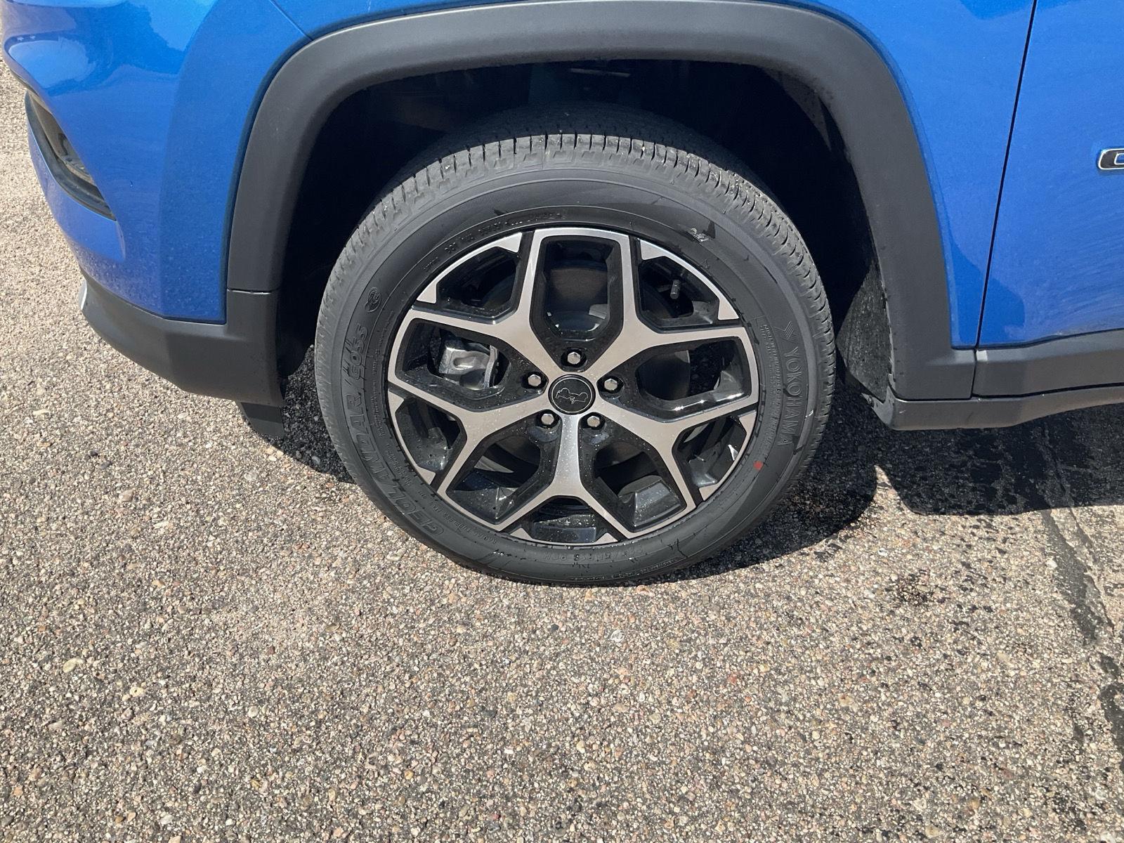 Vehicle photo 19