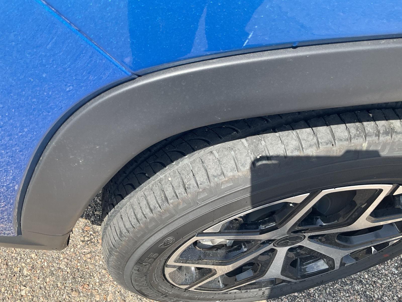 Vehicle photo 20