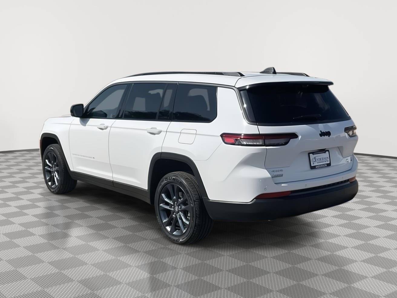 Vehicle photo 3