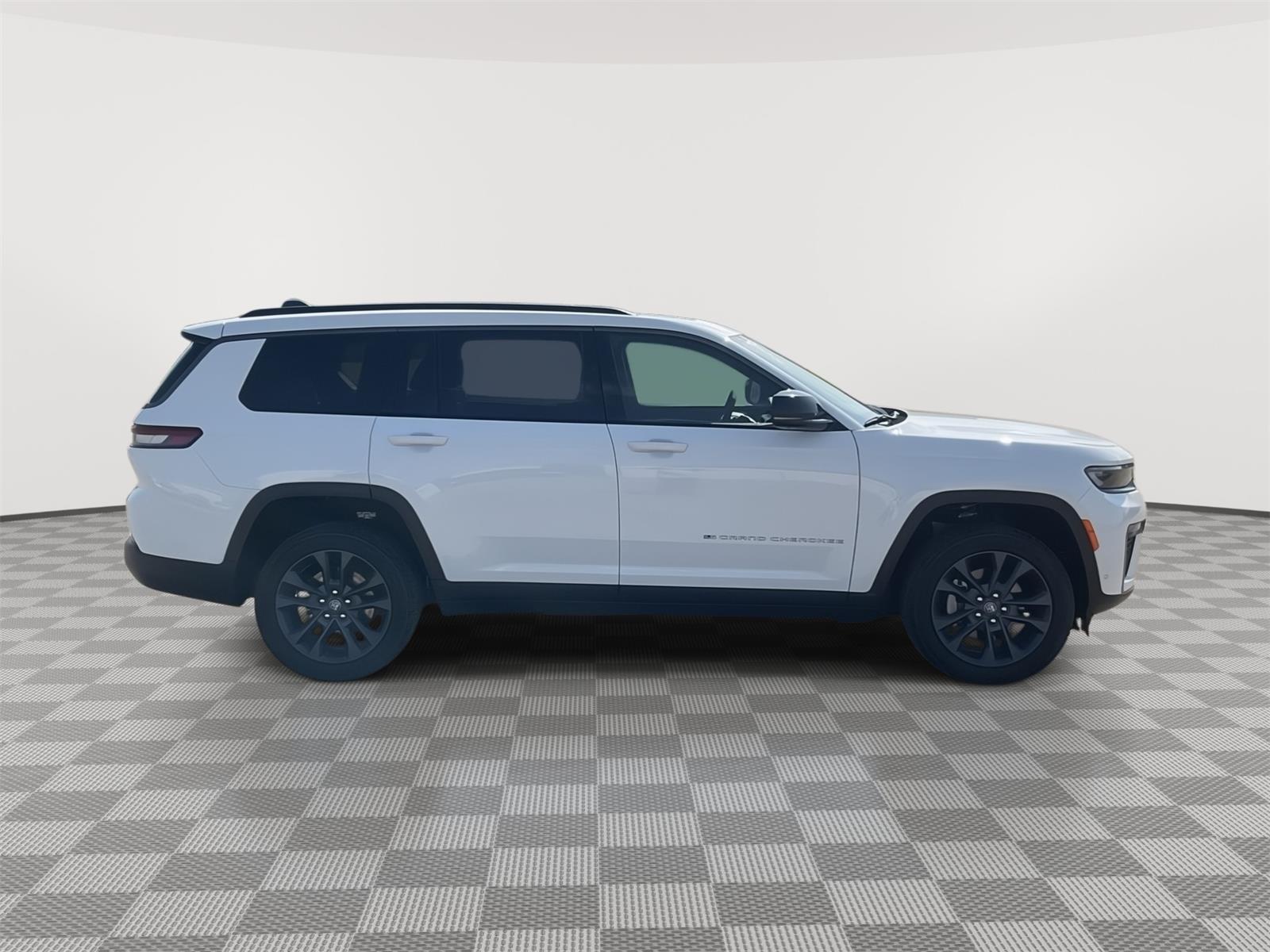 Vehicle photo 6
