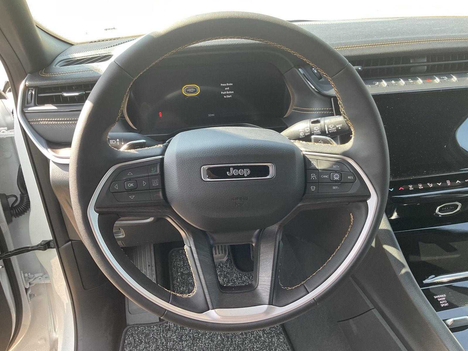 Vehicle photo 9