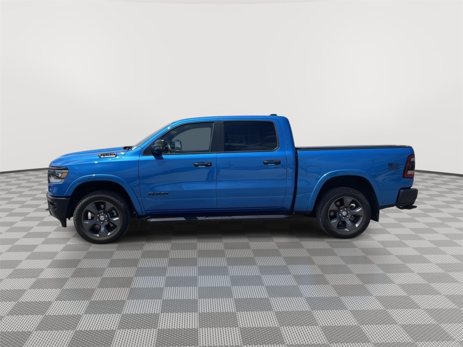 Vehicle photo 2