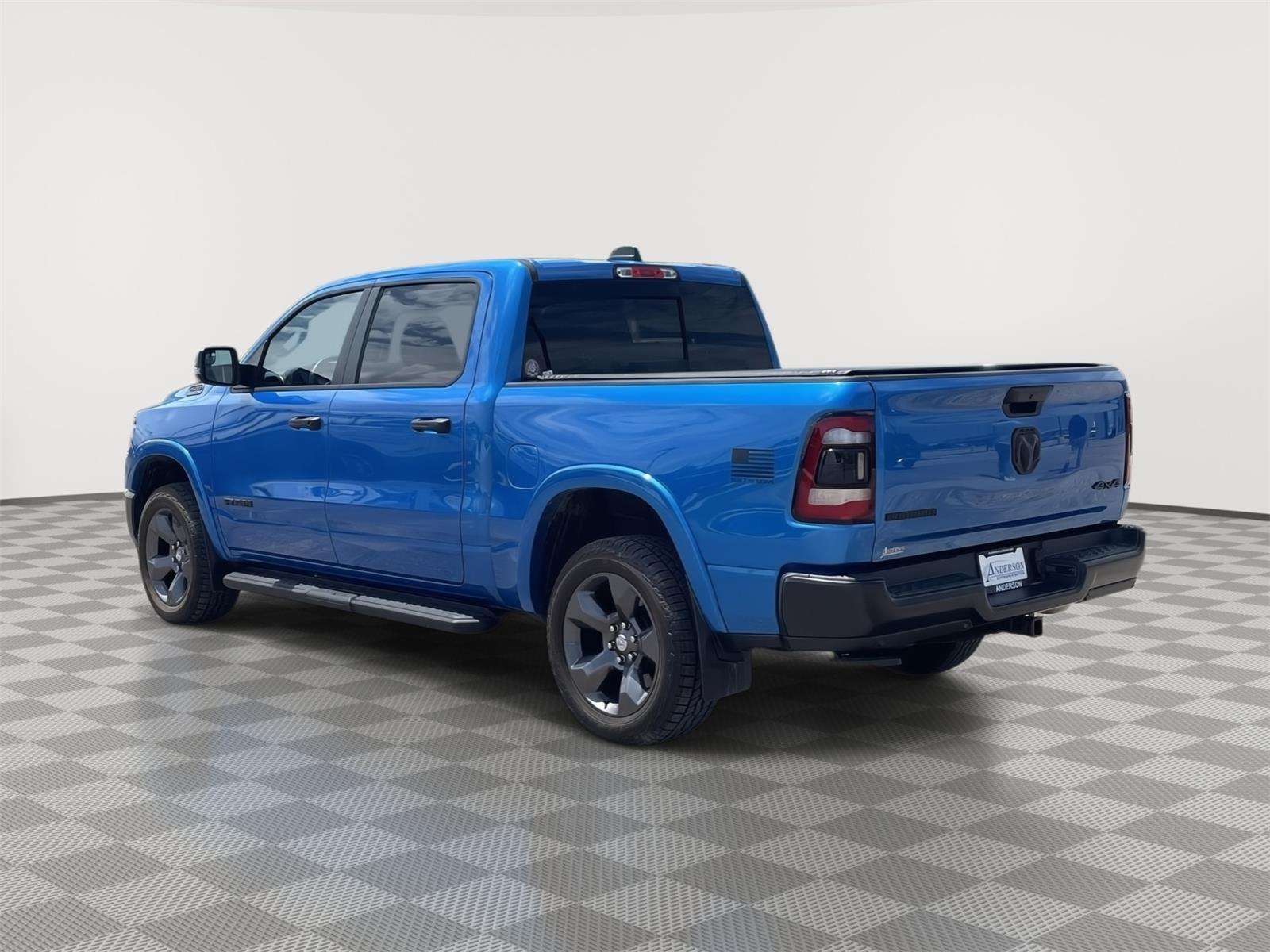 Vehicle photo 4