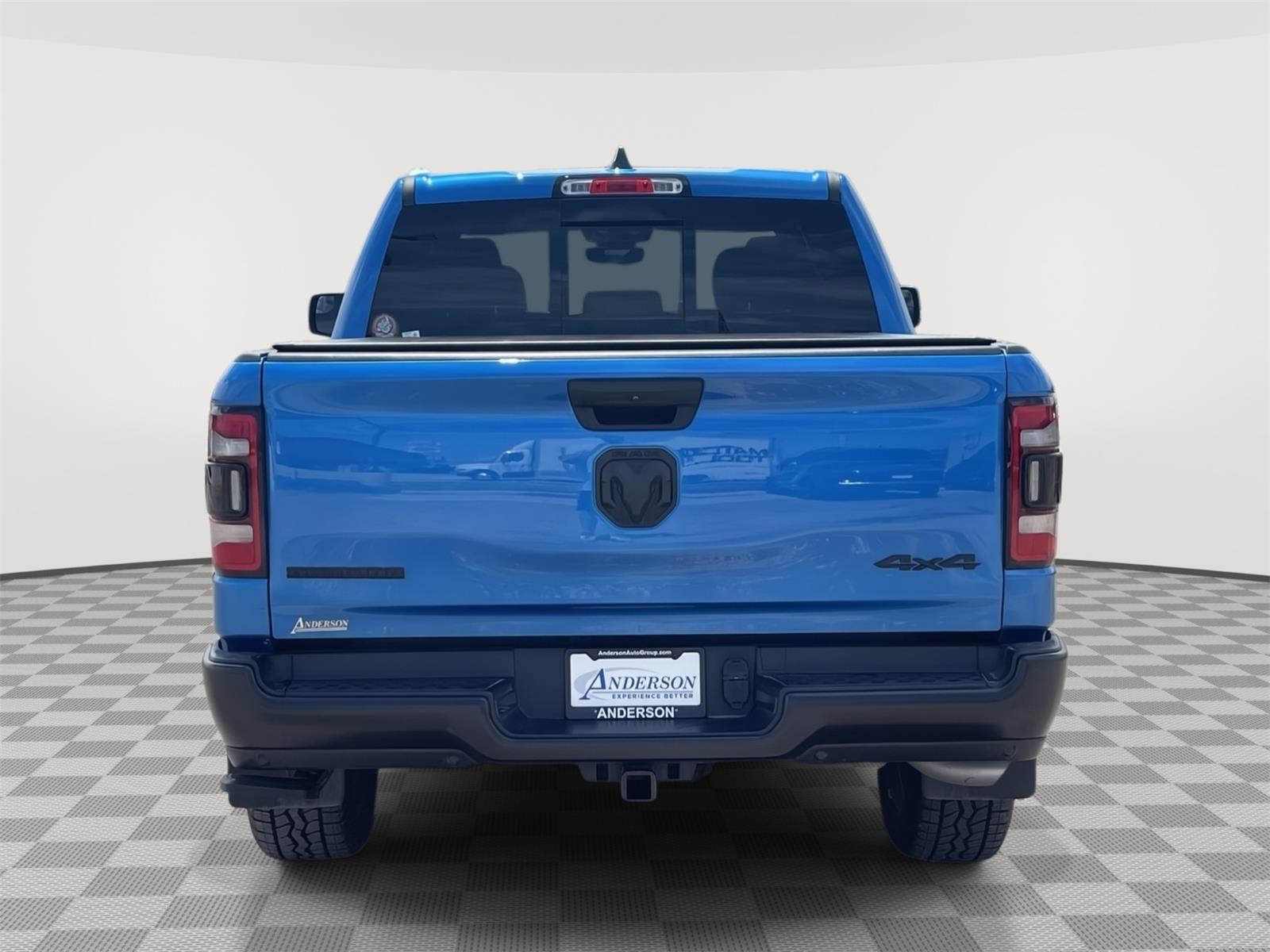Vehicle photo 5