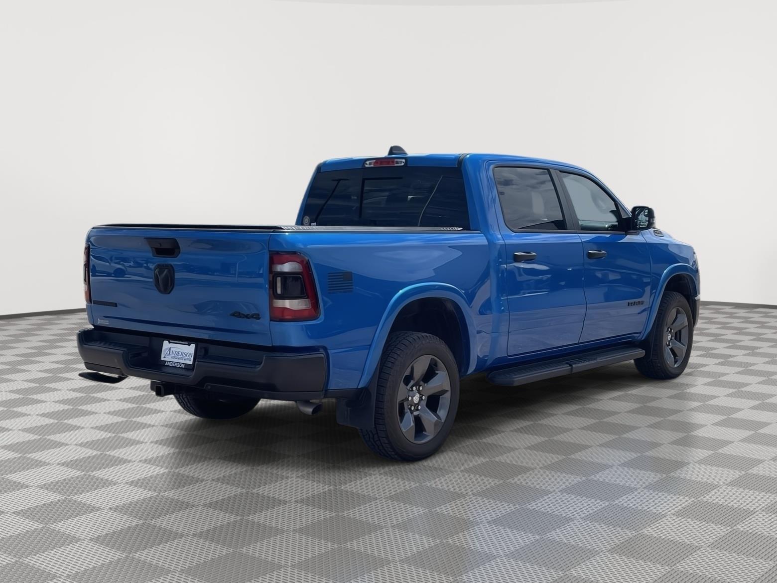 Vehicle photo 6