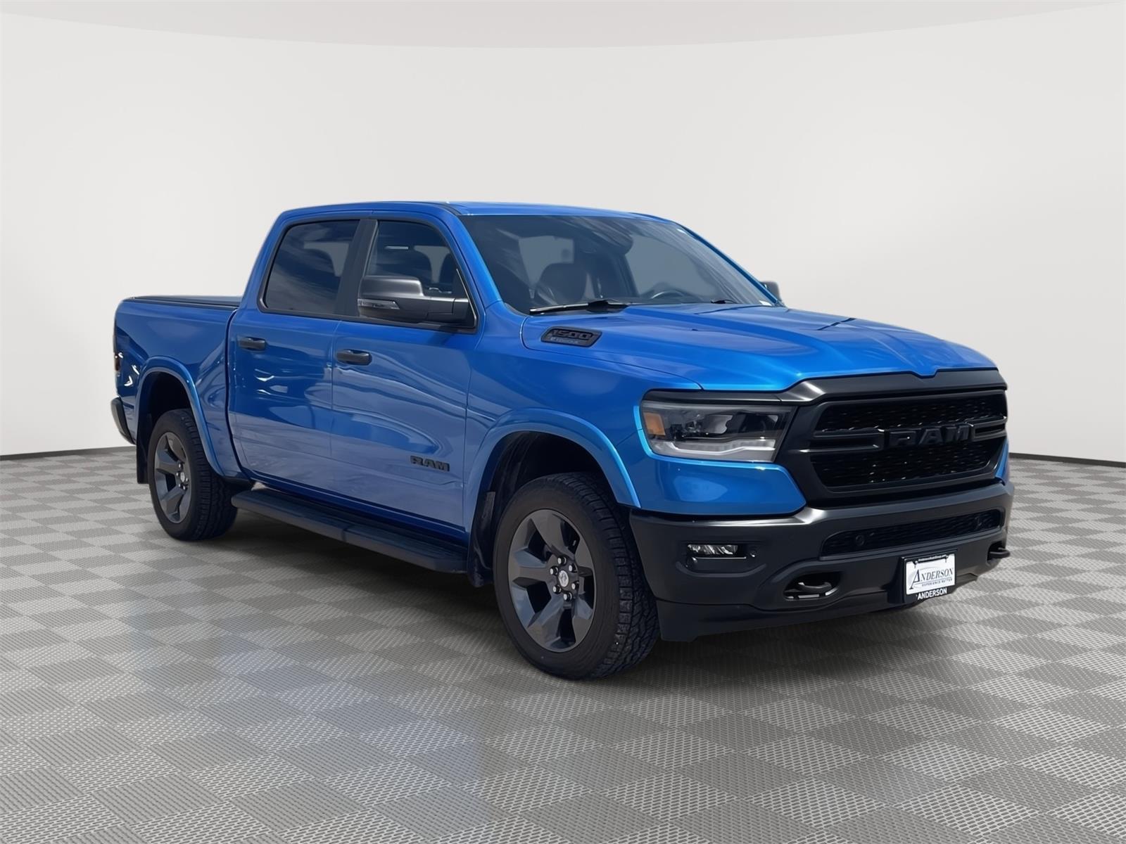 Vehicle photo 8