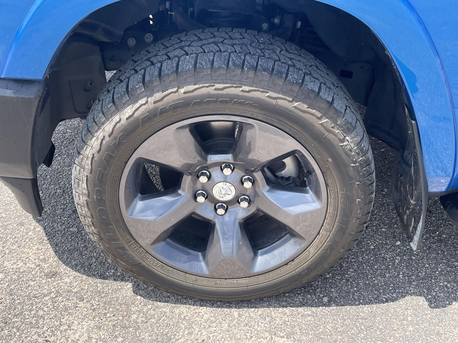 Vehicle photo 10