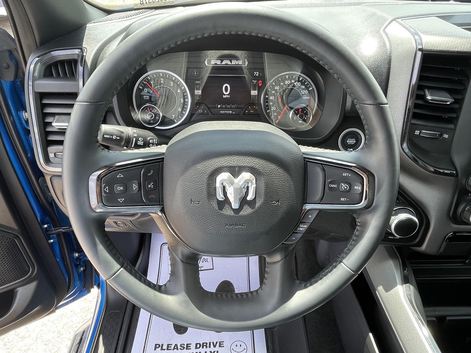 Vehicle photo 13