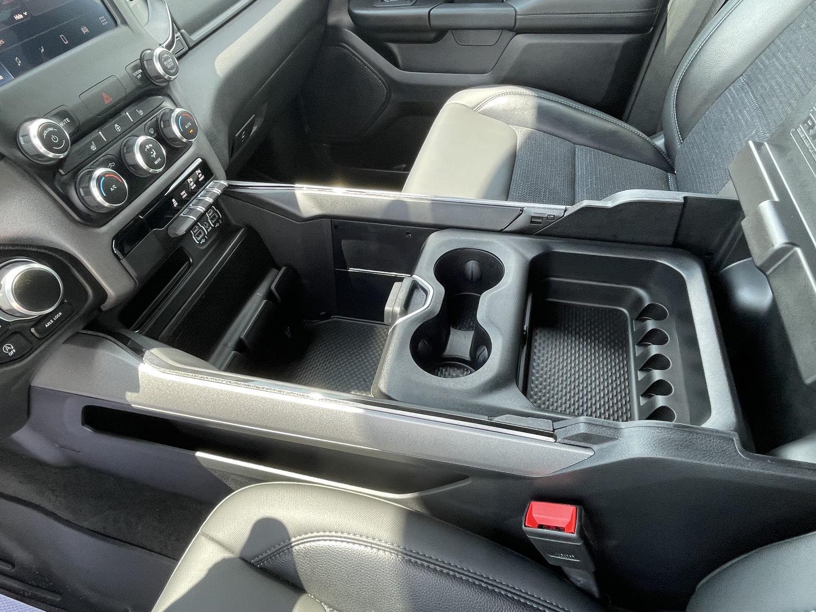 Vehicle photo 16