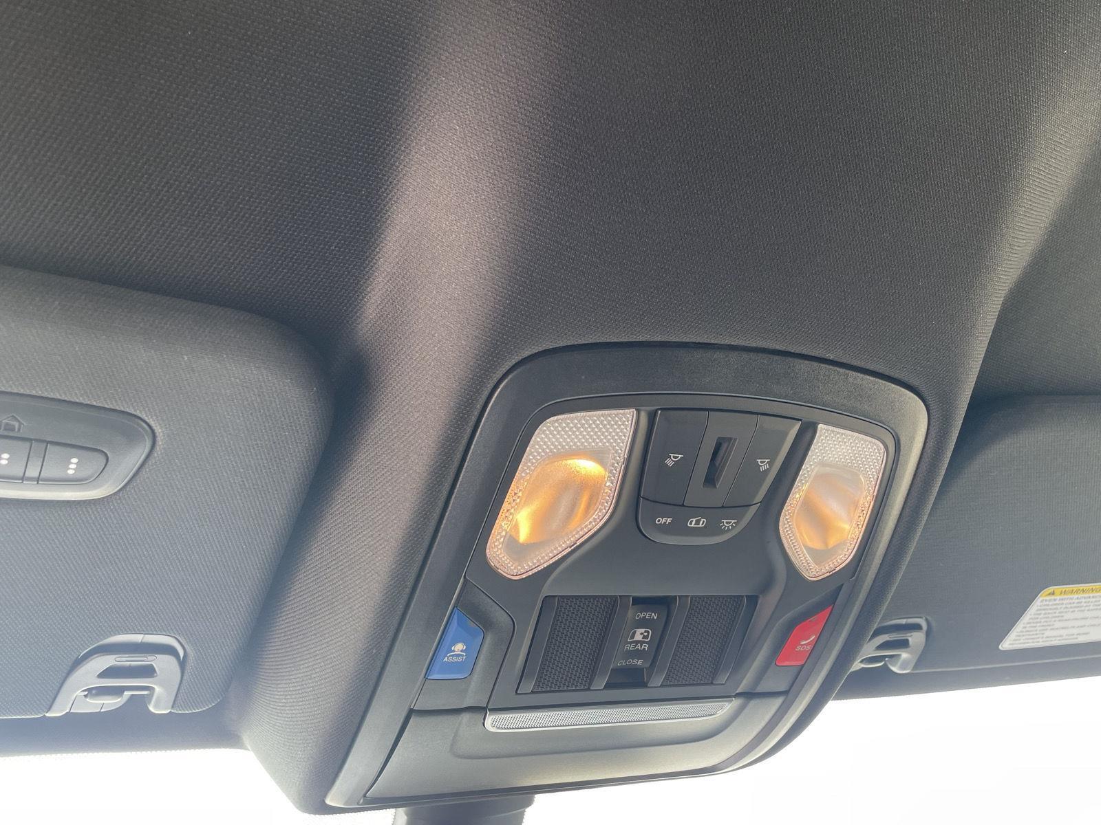 Vehicle photo 17