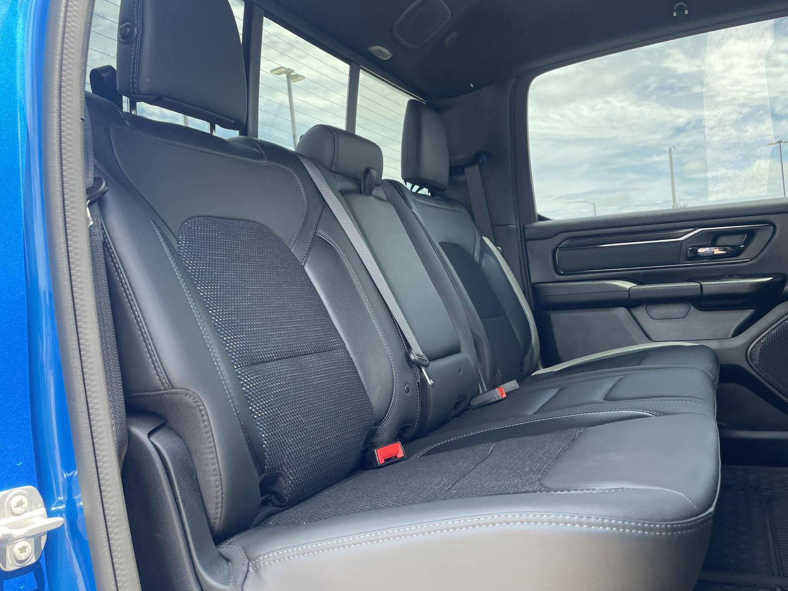 Vehicle photo 20
