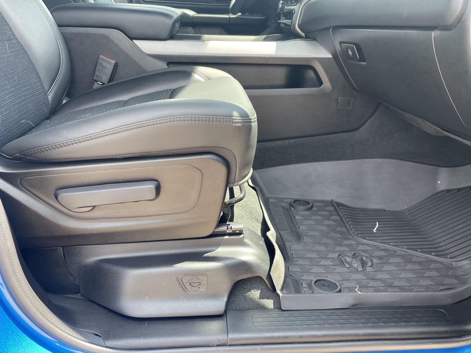 Vehicle photo 21