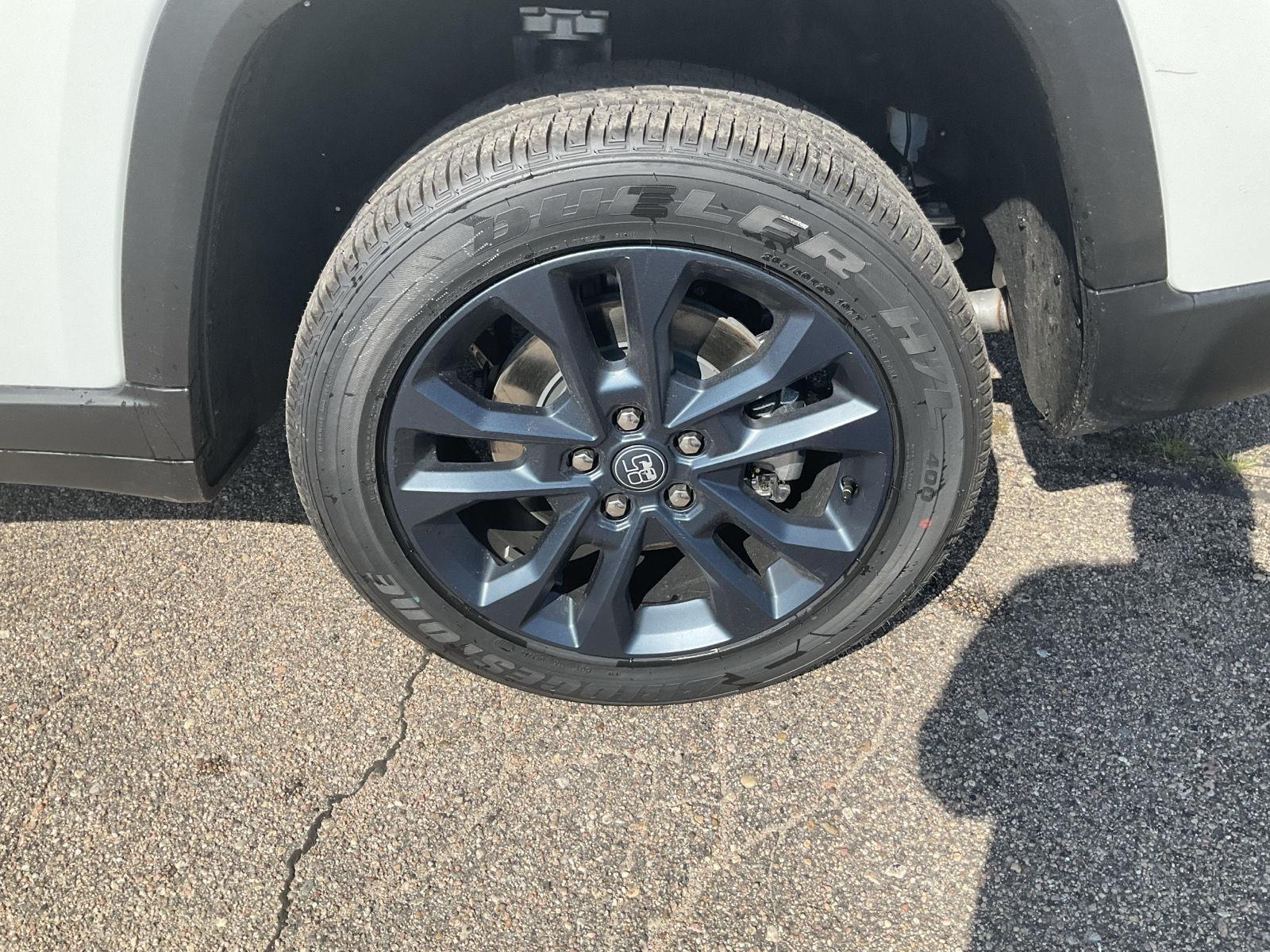 Vehicle photo 15
