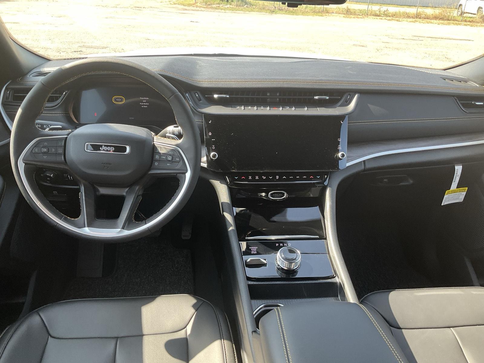 Vehicle photo 16