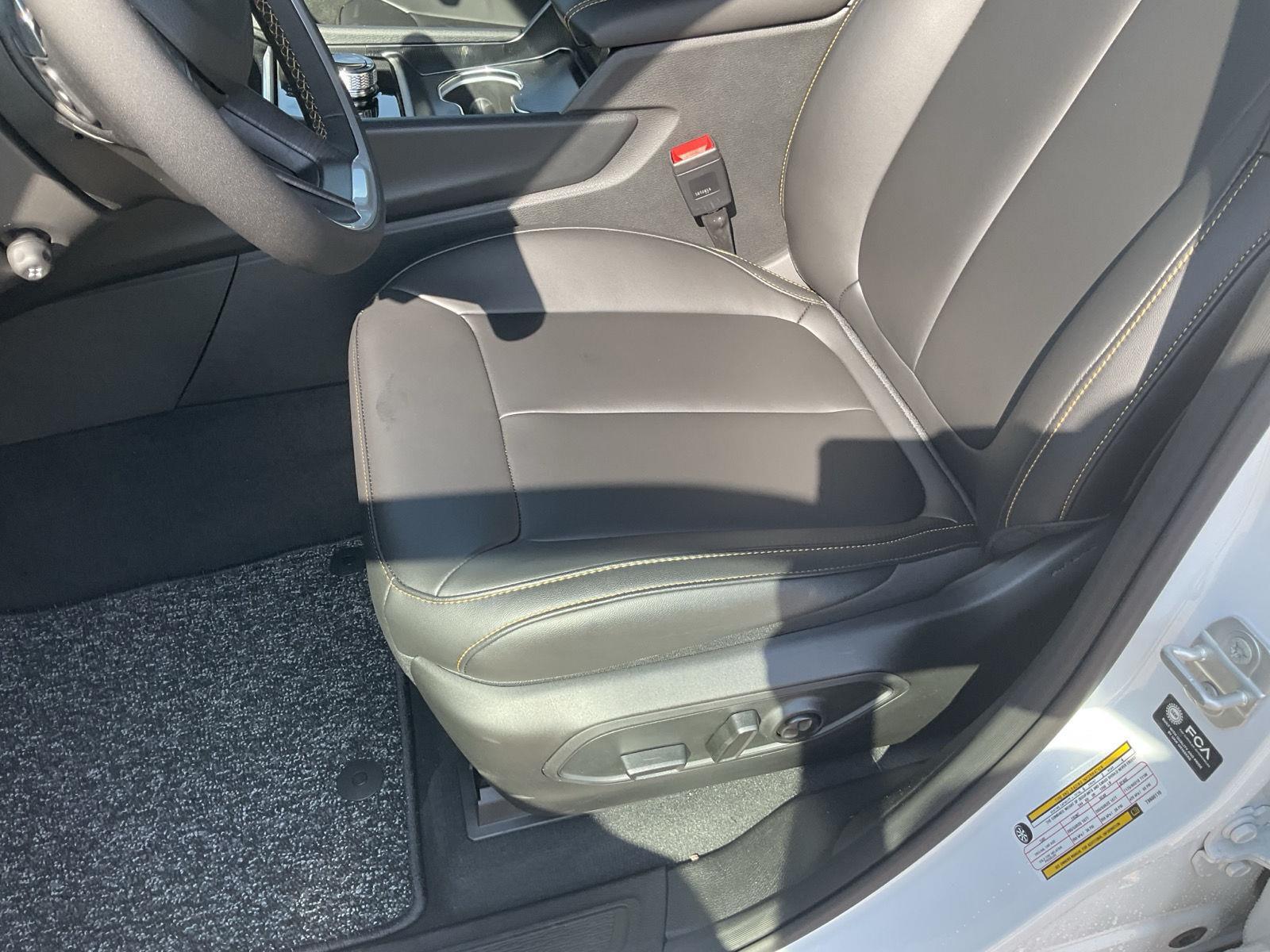 Vehicle photo 18