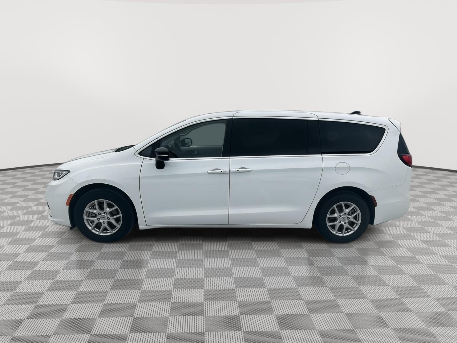 Vehicle photo 2