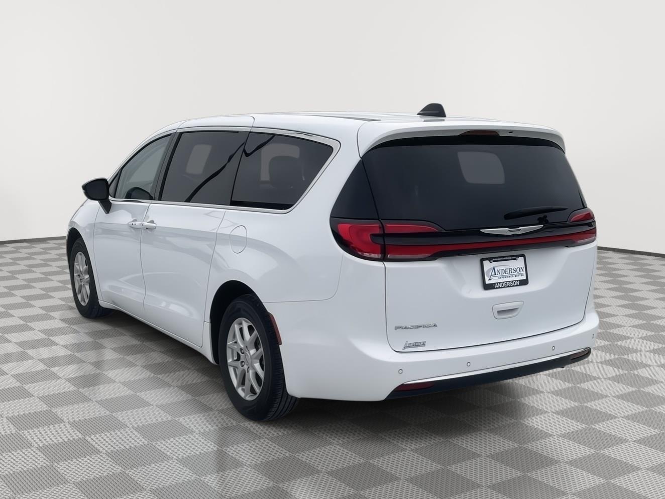 Vehicle photo 4