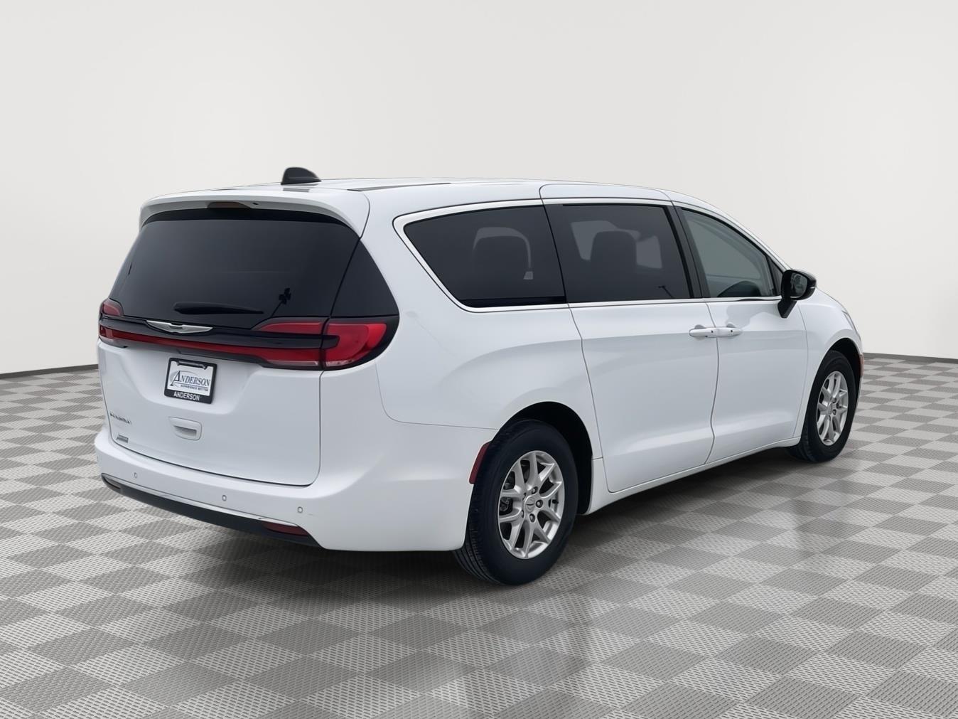 Vehicle photo 6