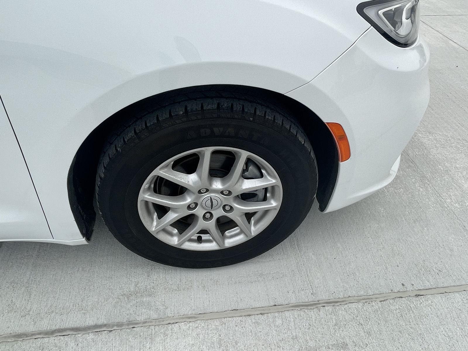 Vehicle photo 10